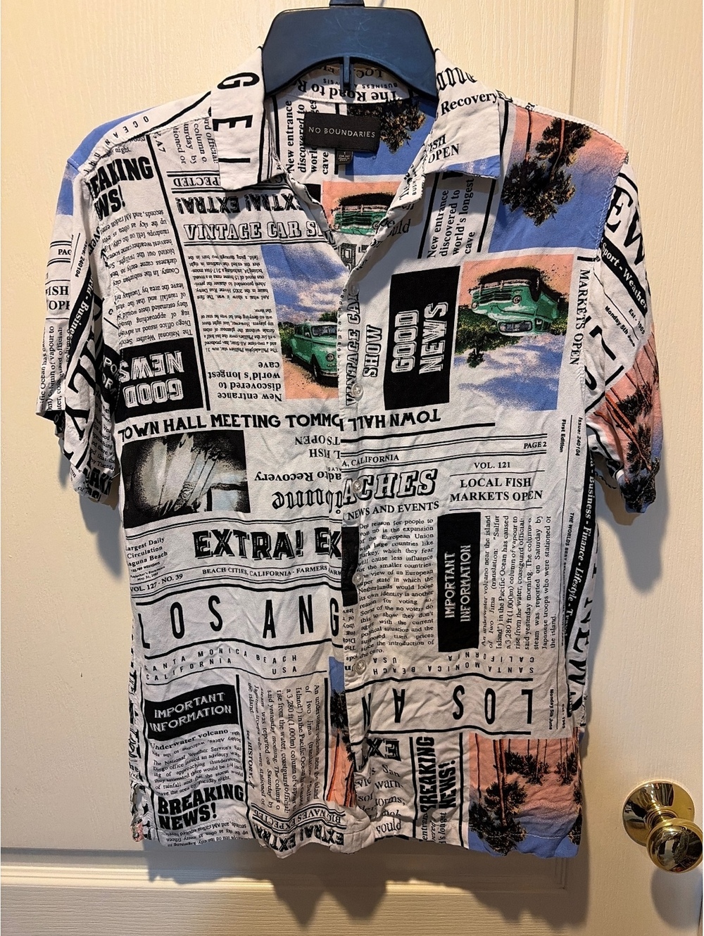 No Boundaries Men's Short Sleeve Button-Up Shirt Size S Newspaper Print